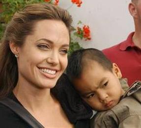 fotografii cu angelina jolie