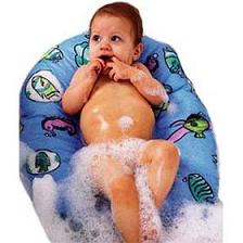baia bebeluslui, ulei pentru bebelus, produse pentru bebelus, cum se spala un bebe, cum se curata un bebelus, cum se sterge pielea bebelusului