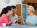 /photos/articole/de_ce_tinerele_familii__nu_trebuie_sa_locuiasca_cu_socrii_lor_400.jpg 4 motive pentru care tinerele cupluri ar trebui sa aiba propriul apartament, nu sa locuiasca cu socrii lor