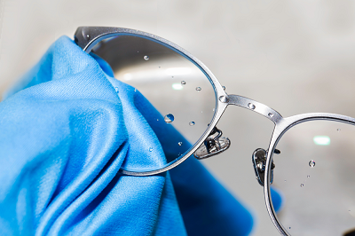 Ce produse sa folosesti pentru curatarea lentilelor de ochelari