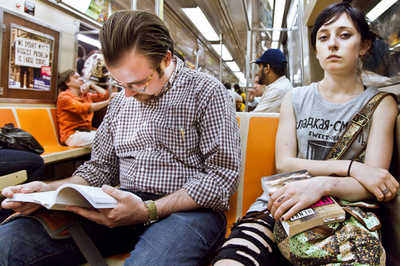 coltul mizantropului, ce sa citim, carti, cititul in metrou, cititul in autobuz