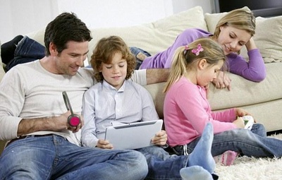Comunicarea emotionala intre tine si copilul tau, comunicarea intre parinti si copii, cum sa comunici cu copilul tau, comunicarea in familie, comunicarea intre mama si fiica, comunicarea intre tata si fiica, comunicarea intre mama si fiu, comunicarea intre tata si fiu, despre copii