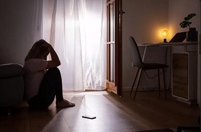 COVID-19 poate provoca psihoze, legatura dintre COVID19 si sanatatea mintala