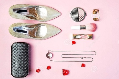 Cu ce ne accesorizam tinutele elegante? 3 accesorii cu care nu vei da gres niciodata
