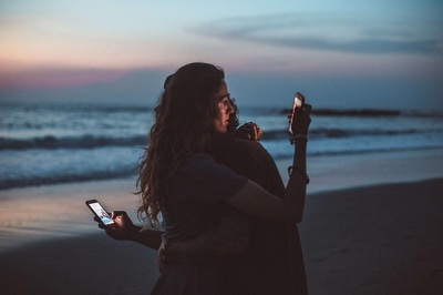 Cum ne afecteaza smartphone-urile sanatatea mintala, intr-o lume digitala