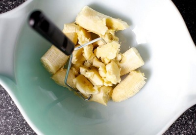 cum_sa_ai_o_piele_perfecta_cu_banana_400