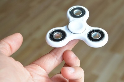 Cum sa alegi cel mai tare spinner pentru copilul tau, Cum sa alegi cel mai tare spinner, spinnere, spinners, titirez, jocuri pentru copii, jocuri la moda