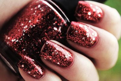 Cum stergi lacul de unghii cu sclipici, oja cu glitter, cum stergem unghiile cu sclipici, metode rapide de sters unghiile