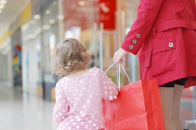 De ce să-i cumperi copilului tău haine dintr-un centru outlet