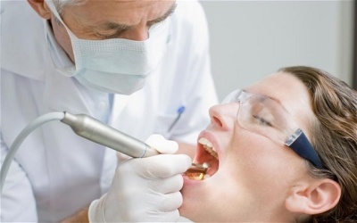Sanatatea orala, de ce trebuie sa se spalam pe dinti, periaj dental corect, de ce folosim ata dentara, sfaturi stomatologice, cum sa ai dinti sanatosi, despre dinti, pasta de dinti, apa de gura, detartraj, tartru, carii, lucrari stomatologice, coroane dentare, plombe
