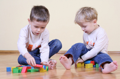 cum sa iti inveti copilul sa fie generos, cum sa iti educi copilul, educatie, egoism, generozitate, educatia copilului mic
