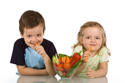 alimentatia copiilor, cum sa imi fac copilul sa manance, cum sa fac copilul sa manance legume, cum sa imi fac copilul sa manance tot din farfurie, cum sa invat copilul sa manance sanatos