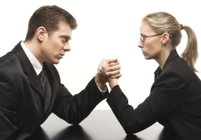 Mariajul cu o femeie de cariera,Mariajul cu o femeie de cariera, cariera versus familie, carierista sau gospodina, cariera si relatiile matrimoniale, serviciul sau sotul