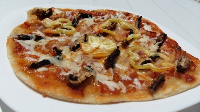 retete de pizza, cum se face aluatul de pizza, cum fac coca pentru pizza, reteta de pizza cu busuioc, pizza cu usturoi, cum se face pizza, faine pentru pizze, pizza ca in Italia, reteta de pizza originala, pizza jamie oliver