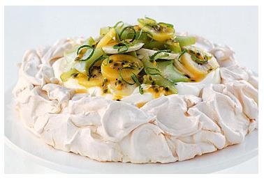 tort Pavlova, reteta prajitura Pavlova, cum se face Pavlova, torturi deosebite, retete speciale revelion, tort alb pentru revelion, cum se face prajitura pavlova cu fructe, bezea pentru pavlova