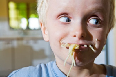 Educatia la scoala, cine educa copiii, cine ne educa copii, scoala si educatia, educatia din familie, educarea copiilor, despre educatie, cei sapte ani de-acasa, invatamant, bunele maniere, copii educati, copii prost-crescuti