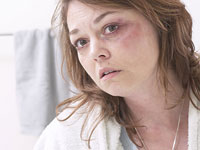 femei batute, femei abuzate, femei agreate, agresiunea sotului, agresivitate in familie, sot agresiv, barbati agresivi, abuz, violenta,violenta domestica, femeie agresata, femei agresate, violenta in familie, abuz familial, femeie abuzata fizic, femei abuzate, copii maltratati, abuzati